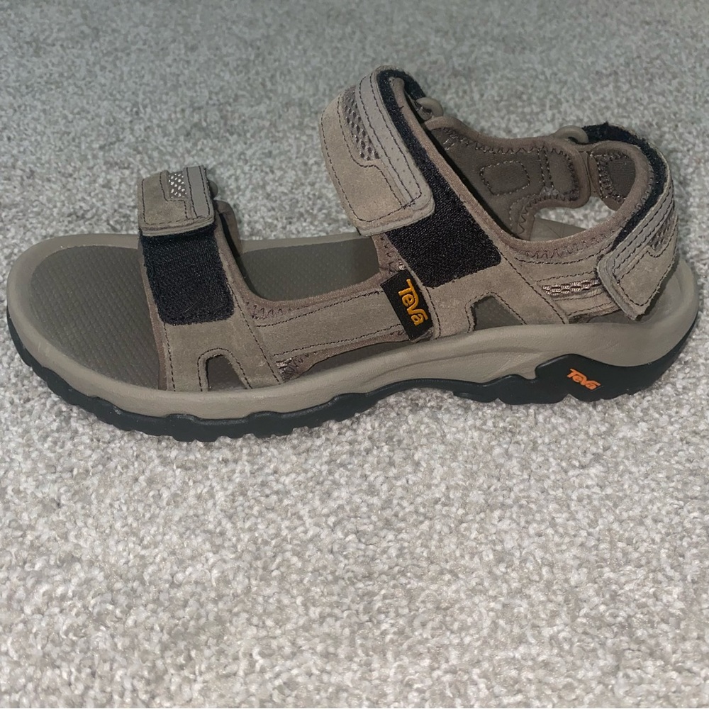 Teva Men’s Hudson Outdoor River Sandal in Taupe Size 8
